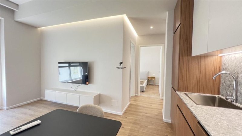 Tirane, jepet me qera apartament 1+1 Kati 6, 60 m² 400 € (ALI DEMI)