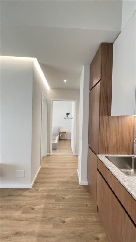 Tirane, jepet me qera apartament 1+1 Kati 6, 60 m² 400 € (ALI DEMI)