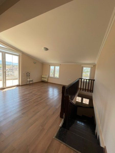 Tirane, jepet me qera Vile 3 Katshe Kati 4, 671 m² 4.000 € (Akacia Hills)