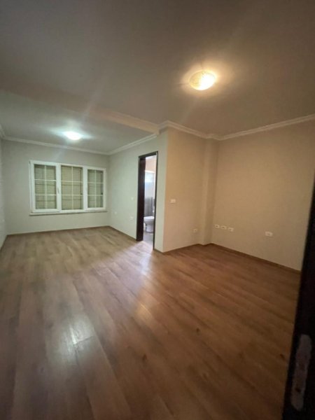 Tirane, jepet me qera Vile 3 Katshe Kati 4, 671 m² 4.000 € (Akacia Hills)