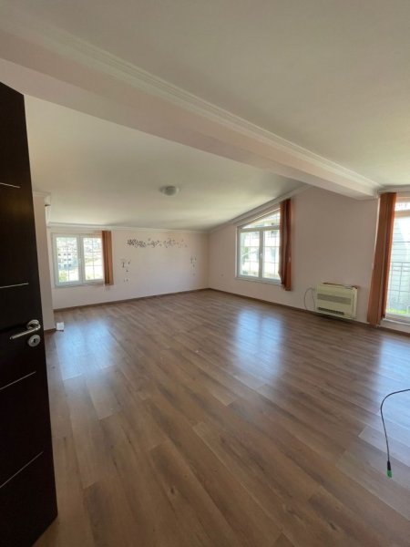 Tirane, jepet me qera Vile 3 Katshe Kati 4, 671 m² 4.000 € (Akacia Hills)