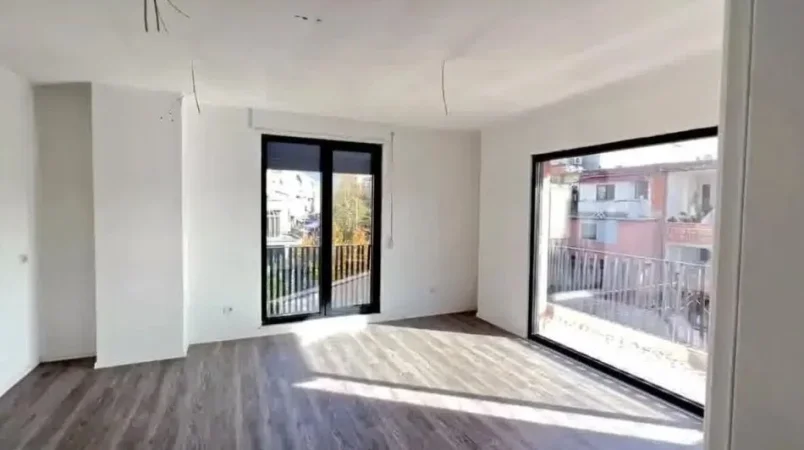 Tirane, shitet apartament 1+1 , 77 m² 195.000 € 
