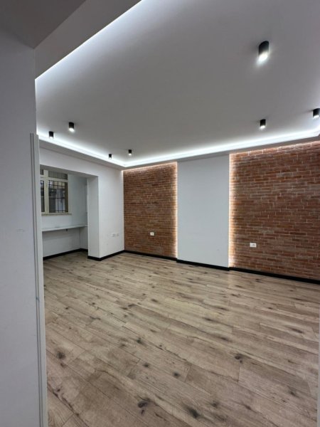 Tirane, shitet apartament 1+1+Ballkon Kati 1, 62 m² 158.000 € (BLLOK)