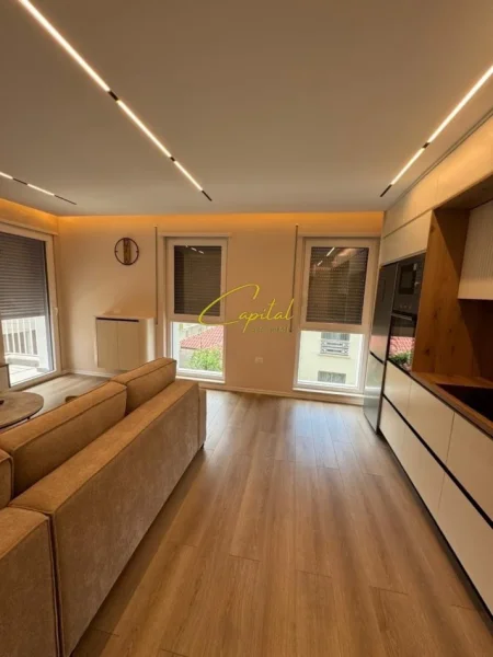 Tirane, shitet apartament 1+1 Kati 1, 75 m² 200.000 € (XHAMLLIKU)