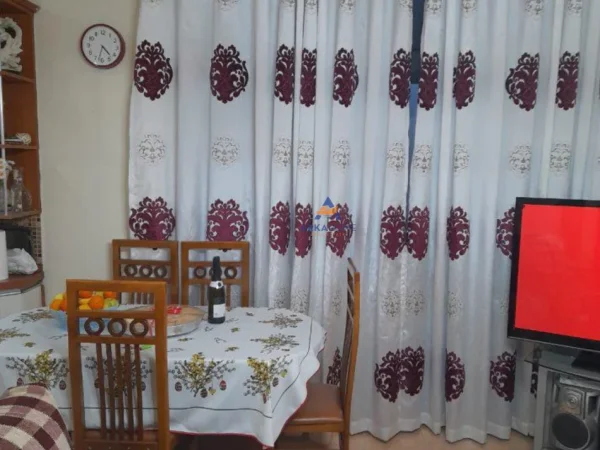 Tirane, shitet apartament 2+1+Ballkon Kati 3, 102 m² 250.000 € (RRUGA NAIM FRASHERI,PRANE MOZAIKUT TE TIRANES)