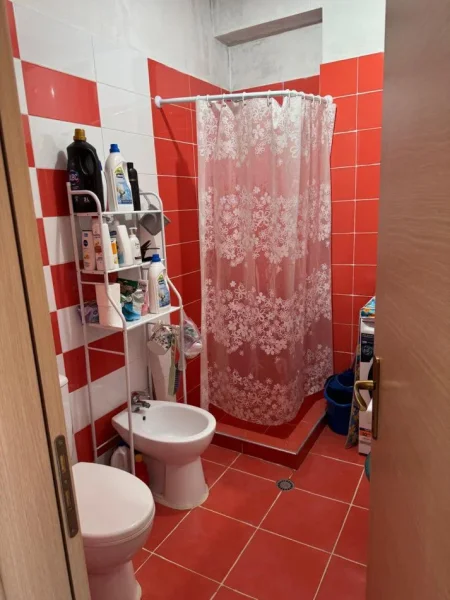 Tirane, jepet me qera apartament 1+1+Ballkon Kati 6, 56 m² 500 € (RIZA CEROVA)