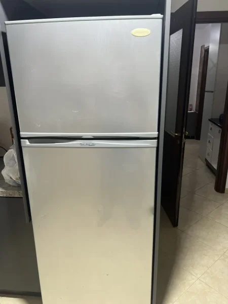 Tirane, Frigorifer okazion