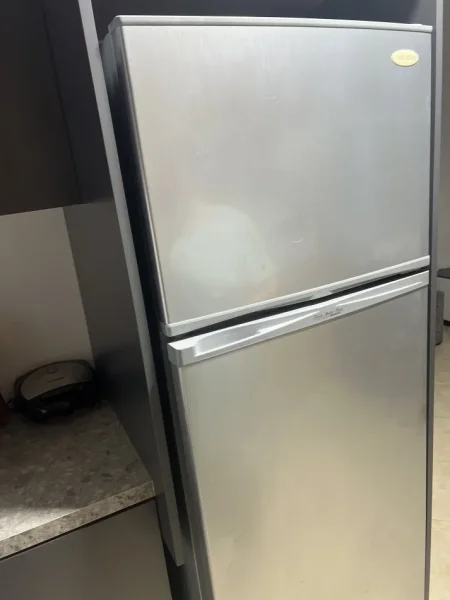 Tirane, Frigorifer okazion