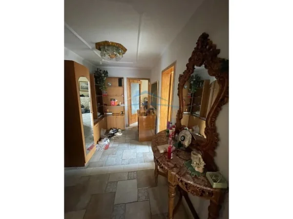 Tirane, shitet apartament 3+1 Kati 5, 160.000 € 