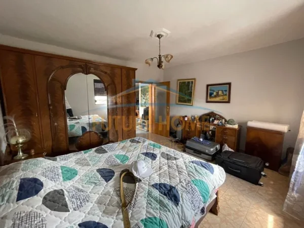 Tirane, shitet apartament 3+1 Kati 5, 160.000 € 