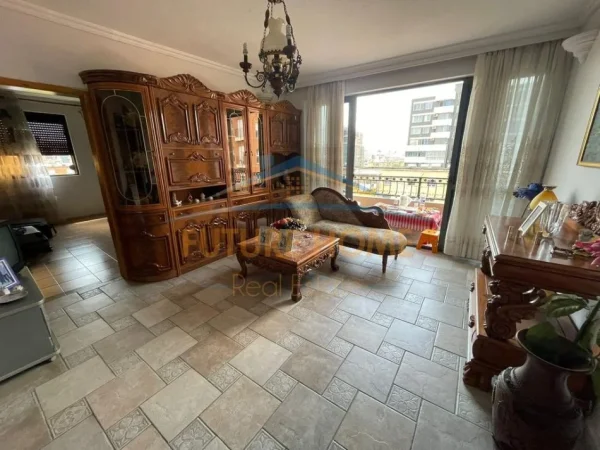 Tirane, shitet apartament 3+1 Kati 5, 160.000 € 