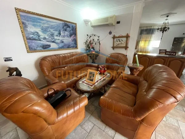 Tirane, shitet apartament 3+1 Kati 5, 160.000 € 