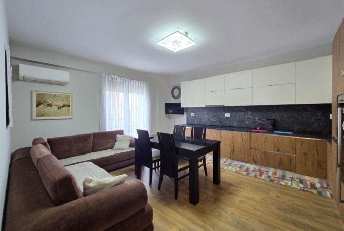 Tirane, jepet me qera apartament 2+1+Aneks+Ballkon Kati 6, 180 m² 1.000 € (5 maji)