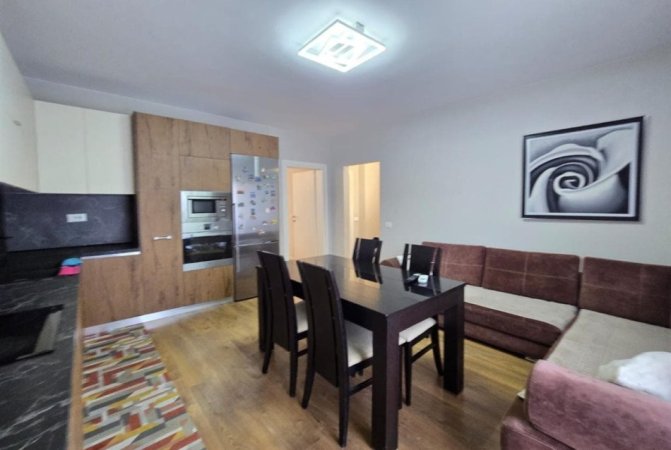 Tirane, jepet me qera apartament 2+1+Aneks+Ballkon Kati 6, 180 m² 1.000 € (5 maji)