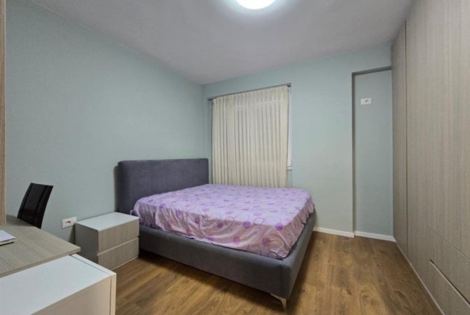 Tirane, jepet me qera apartament 2+1+Aneks+Ballkon Kati 6, 180 m² 1.000 € (5 maji)