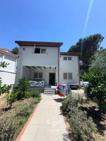 Durres, shes Vile 2 Katshe Kati 2, 210 m² (SHITET VILA 2 katshe SHUME PRANE DETIT Adresa: QERRET)