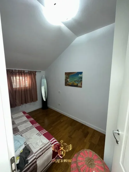 Durres, shes Vile 2 Katshe Kati 2, 210 m² (SHITET VILA 2 katshe SHUME PRANE DETIT Adresa: QERRET)