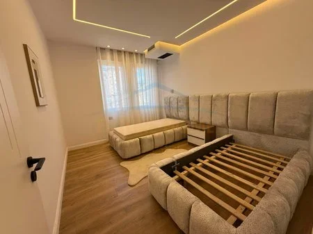 Tirane, shitet apartament 2+1+2+Ballkon Kati 3, 110 m² 348.000 € (Rruga e Kosovareve)