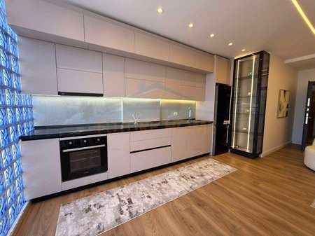 Tirane, shitet apartament 2+1+2+Ballkon Kati 3, 110 m² 348.000 € (Rruga e Kosovareve)