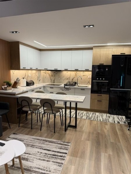 Tirane, jepet me qera apartament duplex 1+1 Kati 1, 70 m² 650 € (GOLDEN PARK 3)
