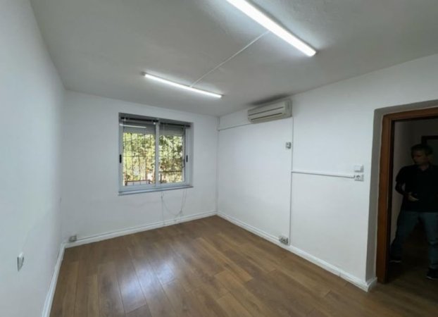 ZYRE ME QIRA PRANE  400 € (21 dhjetori)