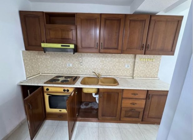 ZYRE ME QIRA PRANE  400 € (21 dhjetori)