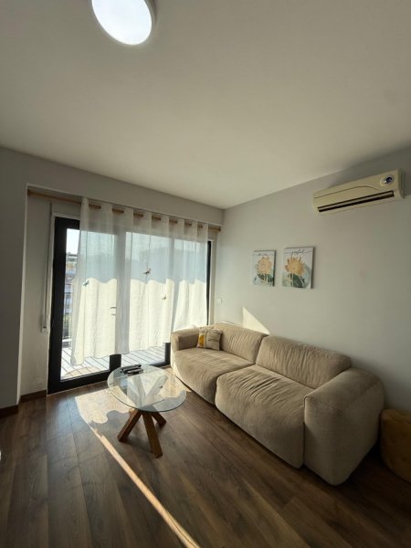 Tirane, jepet me qera apartament 1+1+Ballkon Kati 8, 70 m² 700 € (Parku Olimpik)