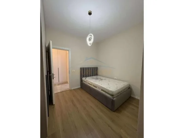 Tirane, jepet me qera apartament 2+1+Ballkon Kati 5, 92 m² 600 € 