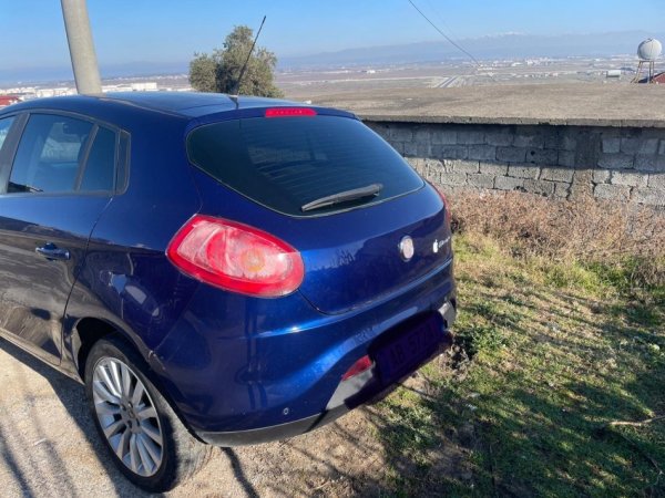 Durres, shitet makine fiat bravo 1,9 multijet Nafte , blu manuale 250.000 km 2.000 €