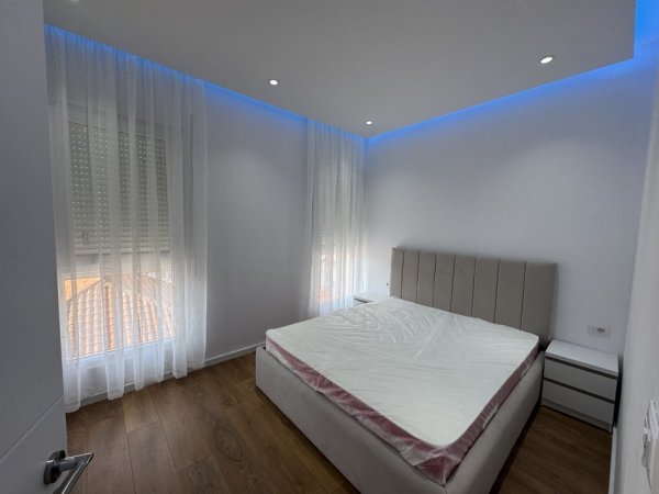Tirane, jap me qera apartament 1+1+Ballkon Kati 3, 55 m² 500 € (Rruga 5 maji)