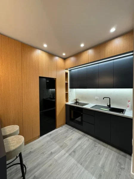Tirane, jepet me qera apartament 1+1+Ballkon Kati 4, 65 m² 900 € (Rruga kosovarve)