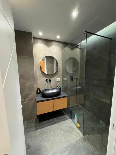 Tirane, jepet me qera apartament 1+1+Ballkon Kati 4, 65 m² 900 € (Rruga kosovarve)