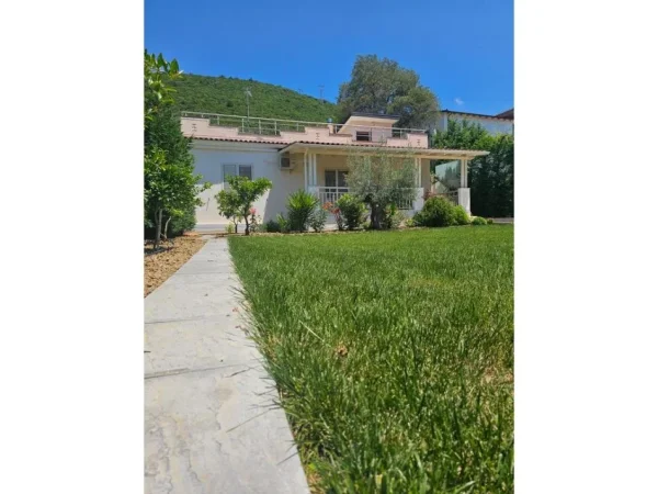 Tirane, shes shtepi 2+1 Kati 1, 500 m² 210.000 € (Linzë)