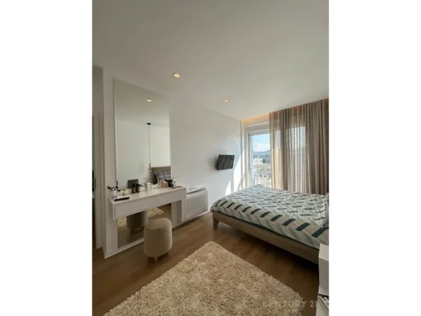 Tirane, jepet me qera apartament 2+1 Kati 10, 95 m² 850 € (kompleksi magnet)