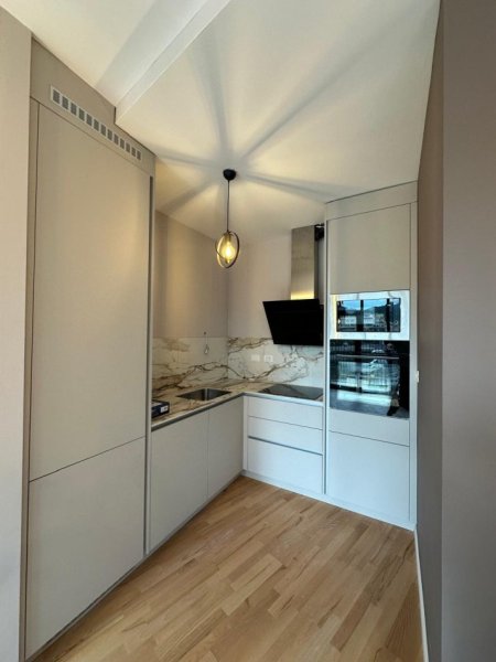 Tirane, jepet me qera apartament 2+1 Kati 4, 110 m² 1.800 € (LAKE VIEW)