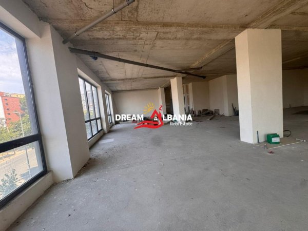 Tirane, jepet me qera zyre Kati 1, 300 m² 3.000 € (ne Porcelan , prane Rezidences Erli)