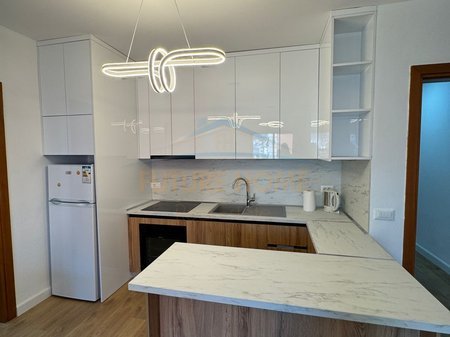 Tirane, jepet me qera apartament 2+1 Kati 6, 105 m² 800 € (BULEVARDI GJERGJ FISHTA ,RRUGA E KAVAJES)