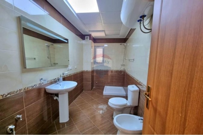 Tirane, jepet me qera Vile , 3.500 € (ID: 530481001-723)