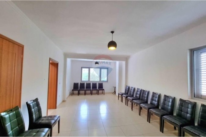 Tirane, jepet me qera Vile , 3.500 € (ID: 530481001-723)