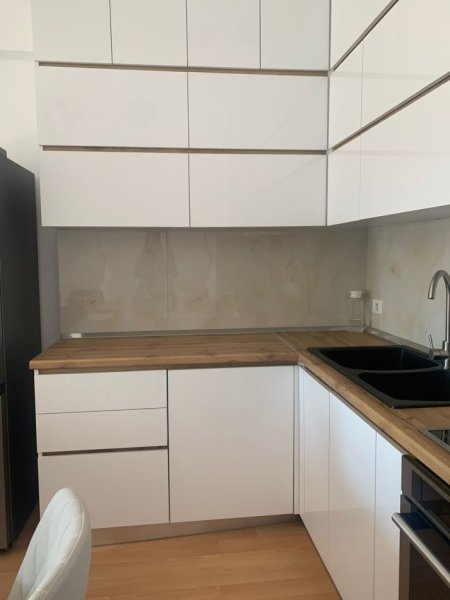 Tirane, jepet me qera apartament 2+1 Kati 4, 90 m² 650 € (RRUGA 5 MAJI)