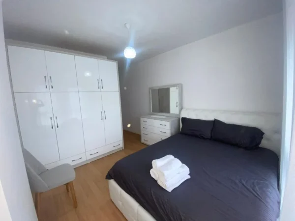 Tirane, jepet me qera apartament 2+1 Kati 4, 90 m² 650 € (RRUGA 5 MAJI)