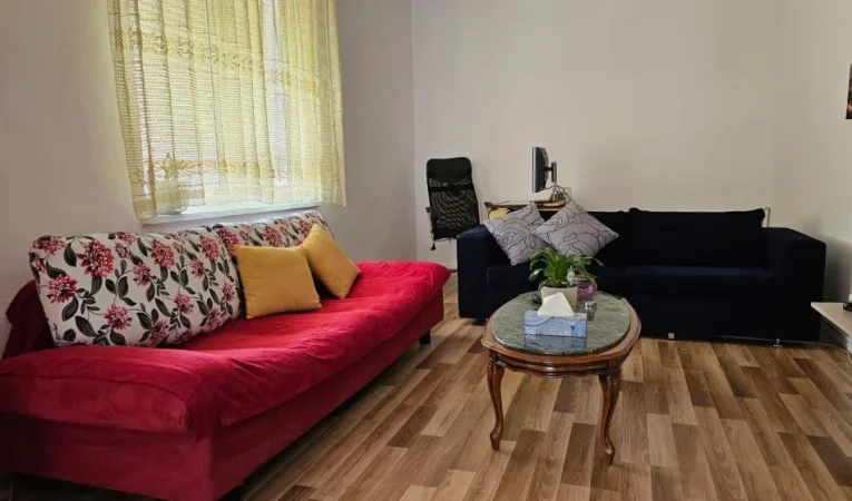 Tirane, jepet me qera apartament 1+1+Ballkon Kati 5, 56 m² 500 € 