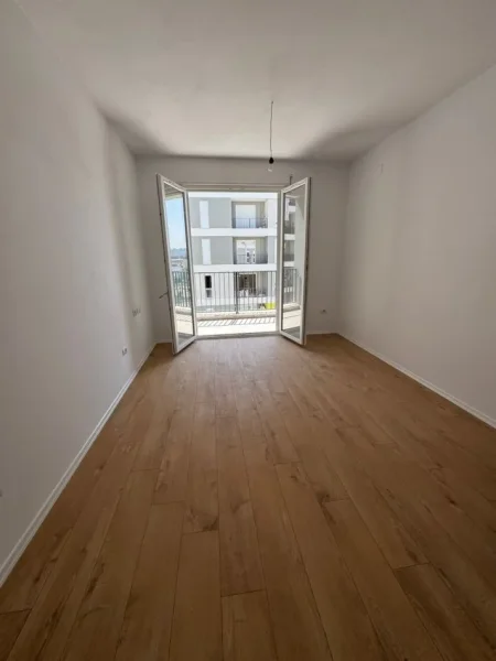 Tirane, shitet apartament 1+1+Ballkon Kati 5, 68.000 € (Rruga Gryka e Kacanikut, University City)