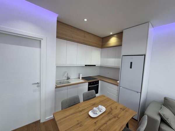 Tirane, jepet me qera apartament 1+1 Kati 4, 70 m² 500 € 