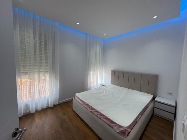 Tirane, jepet me qera apartament 1+1 Kati 4, 70 m² 500 € 