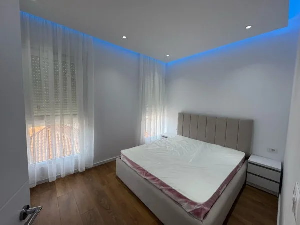 Tirane, jepet me qera apartament 1+1 Kati 4, 70 m² 500 € 