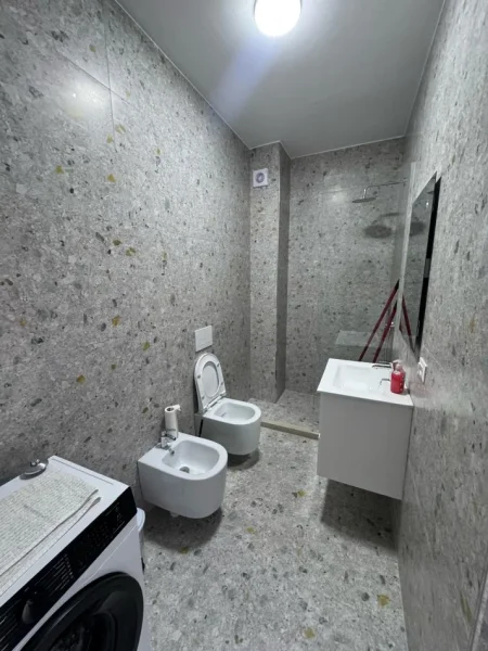 Tirane, jepet me qera apartament 1+1 Kati 4, 70 m² 500 € 