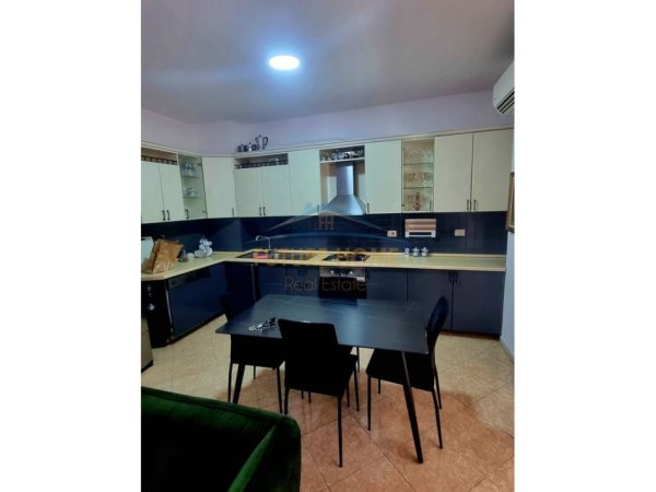Tirane, jepet me qera apartament 2+1 Kati 4, 101 m² 750 € (komune e parisit)