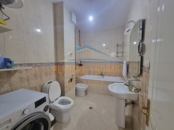 Tirane, jepet me qera apartament 2+1 Kati 4, 101 m² 750 € (komune e parisit)