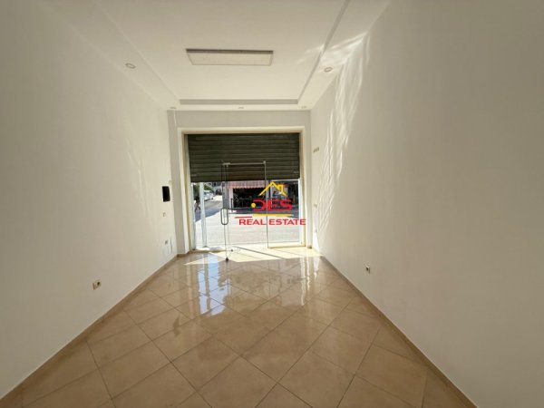 Vlore, jepet me qera dyqan Kati 0, 52 m² 400 € (Rruga ali Demi)